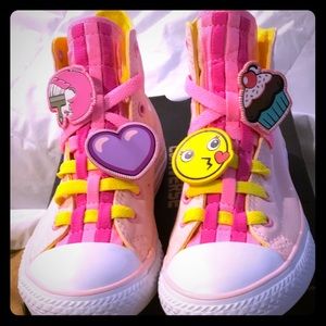 Kids big Girl US size 3 brand new Converse sneaker